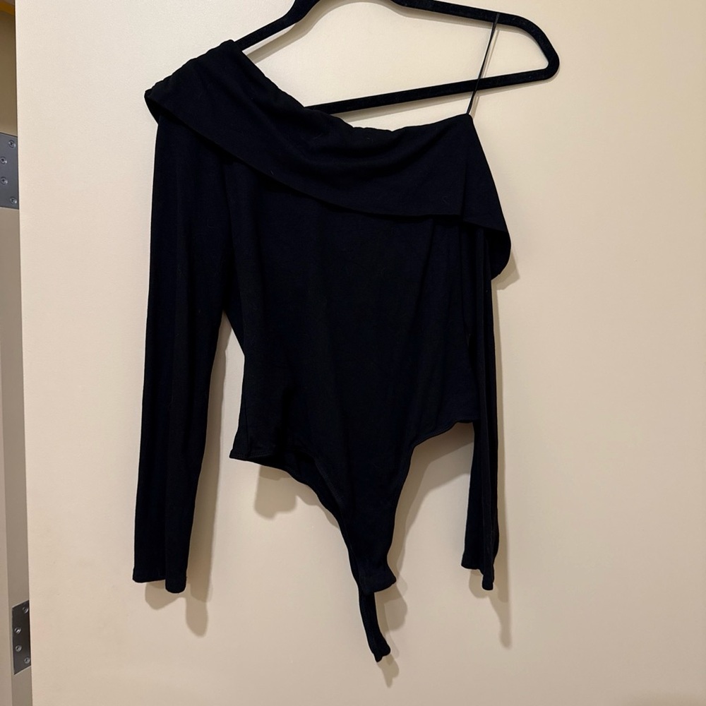 Astr One-Shoulder Black Long-Sleeve Bodysuit